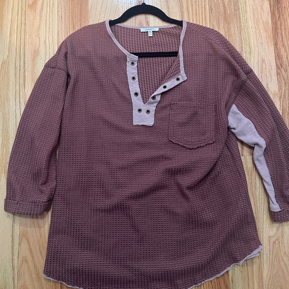 Size medium three quarter sleeve top
